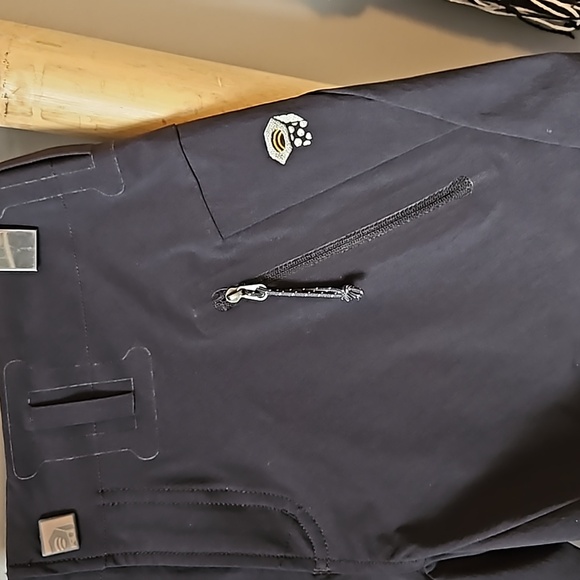 Mountain Hardwear Performance Shorts - Picture 3 of 10